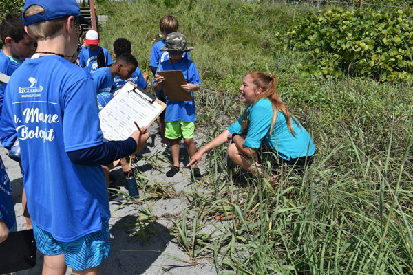 children at loggerhead marinelife center listen